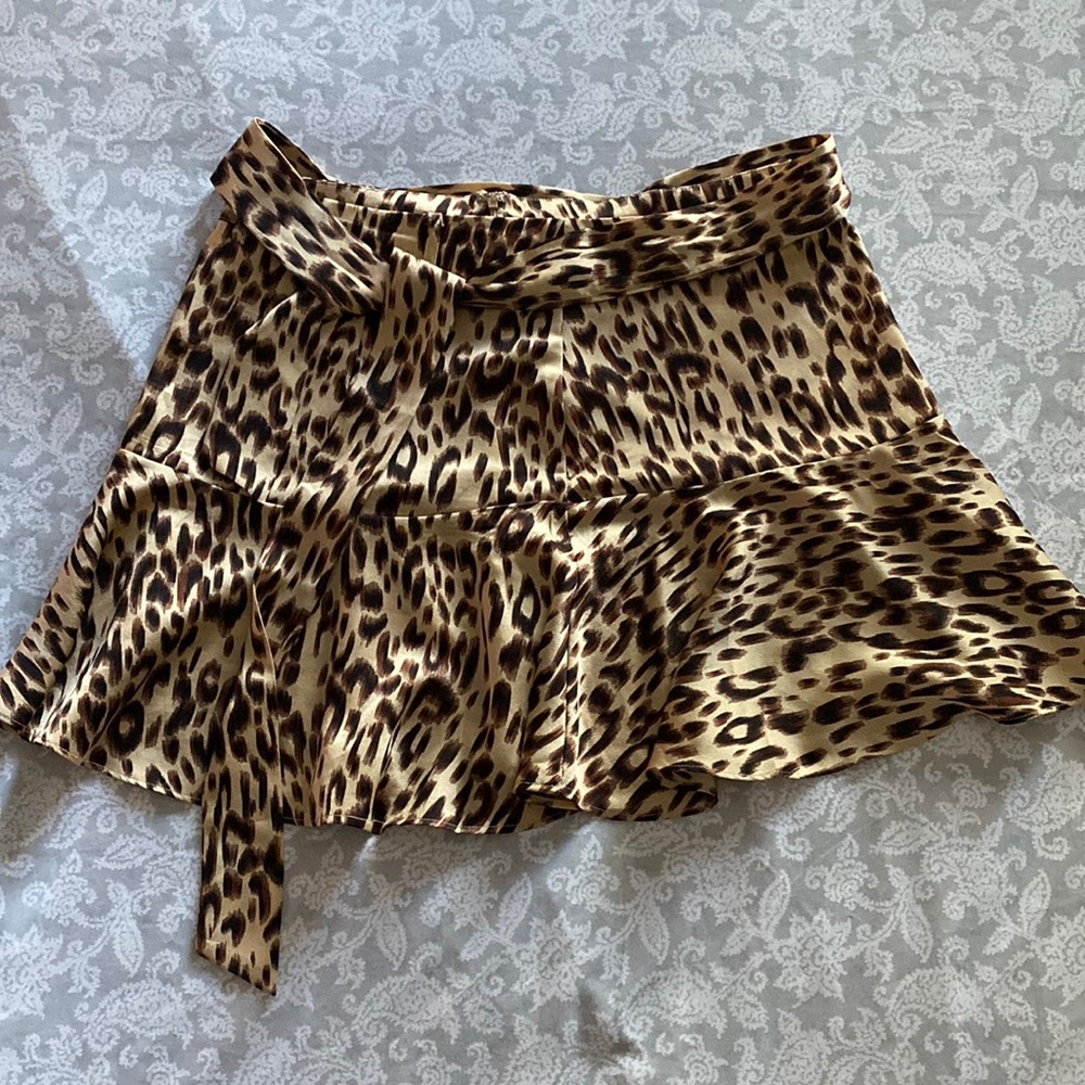 Nordstrom rack “Banco” cheetah ruffle tie skirt